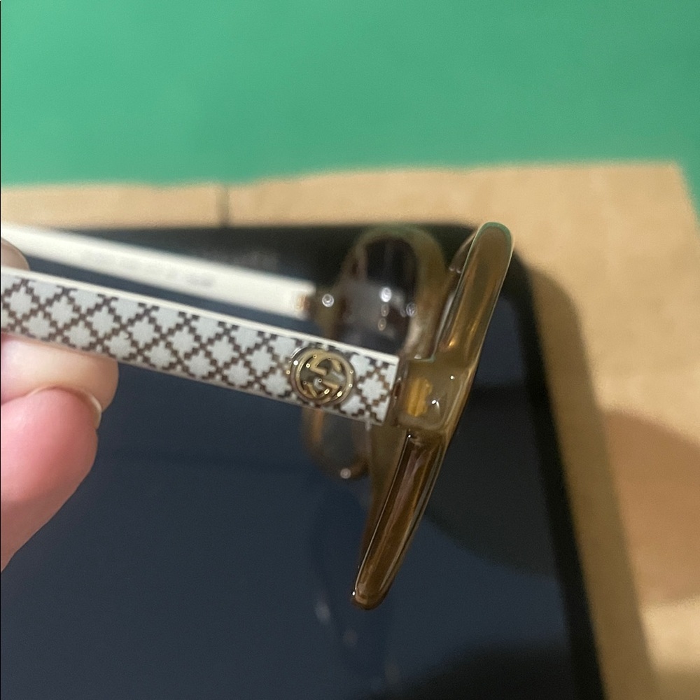 Gucci, BM2, Olive Green Made In Italy Sunglasses GG 3632/S. Like New Condition - Picture 13 of 14